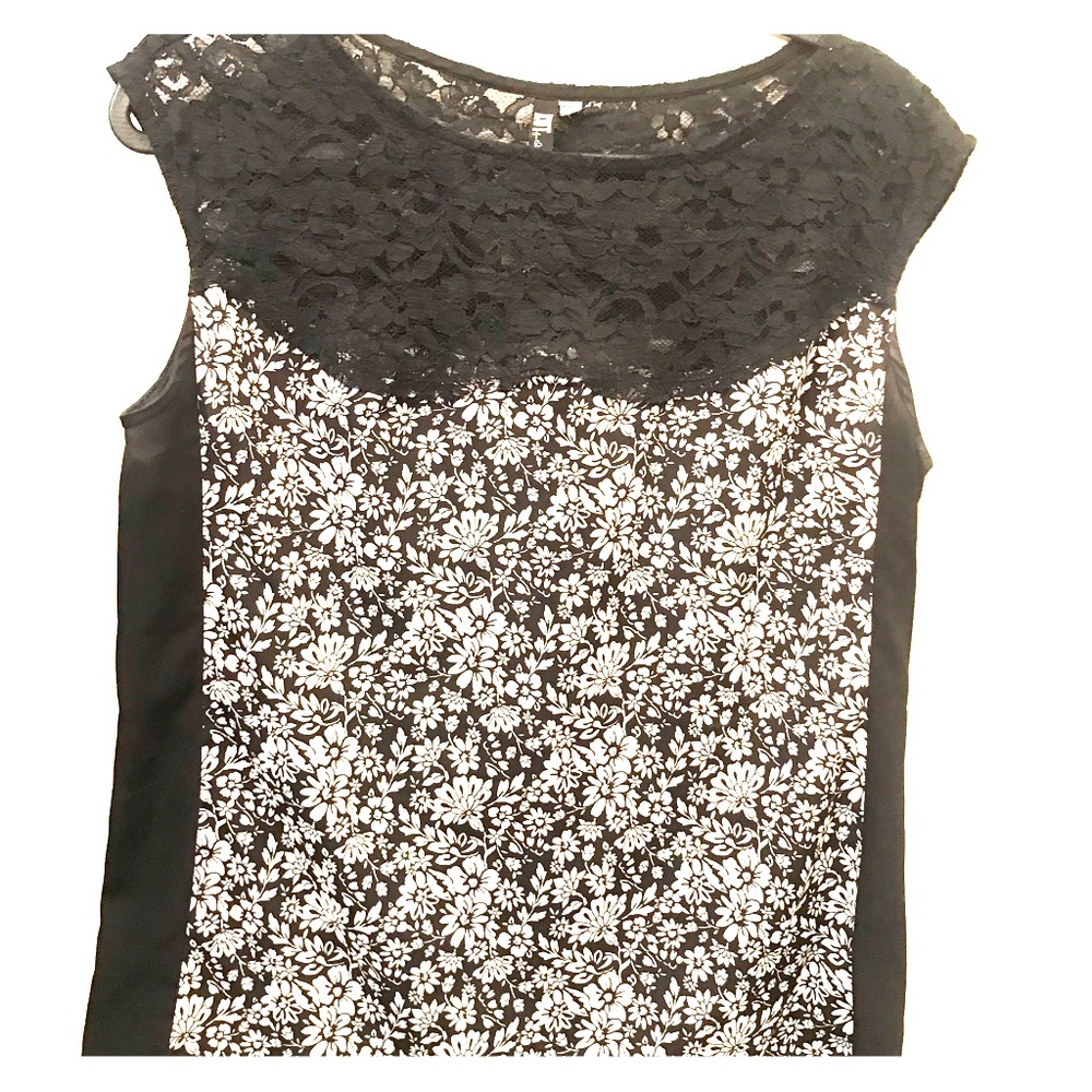 Kut Flowy Floral Print/Lace top (black & white)